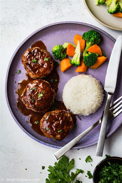 ハンバーグ 盛り付け ワンプレート：食卓の芸術と日常の融合