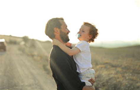 L'homme et l'enfant – Một tác phẩm kỳ lạ về mối quan hệ cha con đầy cảm động!