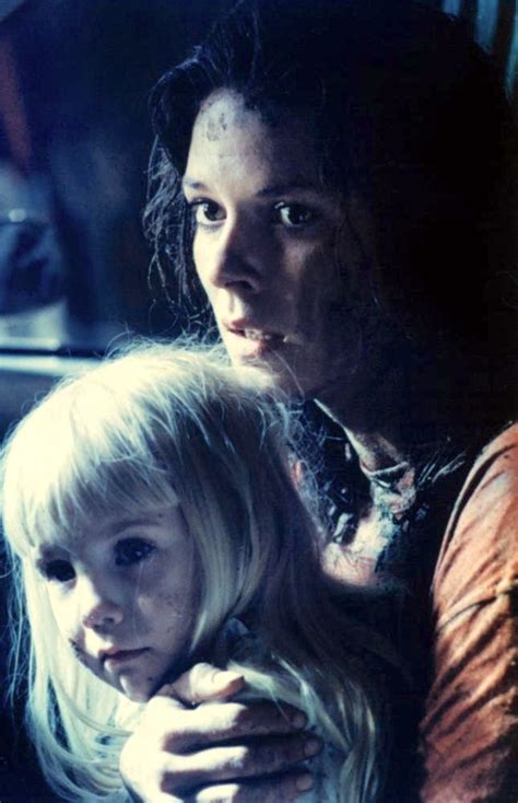 Poltergeist, một bộ phim kinh dị siêu nhiên đầy ám ảnh với sự tham gia của nữ diễn viên JoBeth Williams!