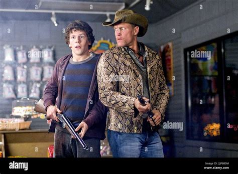 Zombieland: Một cuộc phiêu lưu chém giết zombie đầy hài hước với sự tham gia của Jesse Eisenberg và Woody Harrelson!